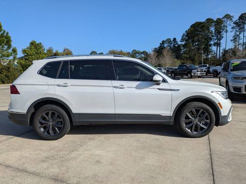 Used 2023 Volkswagen Tiguan SE FWD image 3