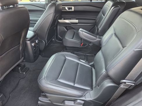 Used 2021 Ford Explorer XLT w/ Equipment Group 202A RWD image 15
