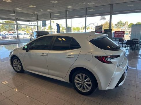 Used 2023 Toyota Corolla SE w/ SE Premium Package FWD image 11