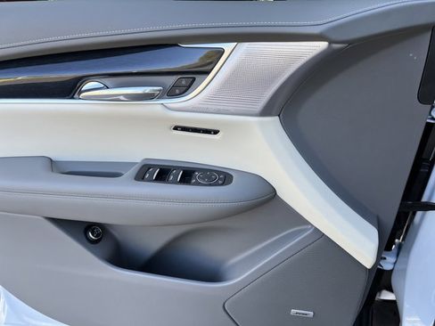 Used 2024 Cadillac XT6 Premium Luxury w/ Technology Package image 30