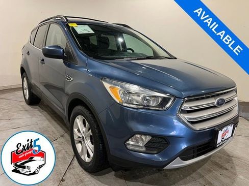 Used 2018 Ford Escape SE w/ SE Sync 3 Package image 1