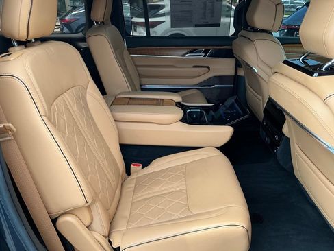 Used 2023 Jeep Grand Wagoneer Series III AWD/4WD image 24