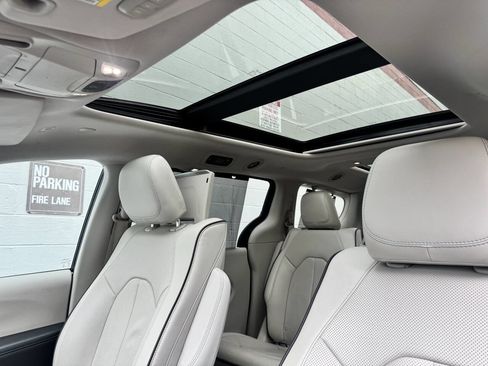 Used 2018 Chrysler Pacifica Limited w/ Advanced Safetytec Group image 26