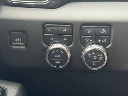 Used 2023 GMC Sierra 1500 AT4 w/ AT4 Preferred Package AWD/4WD image 33
