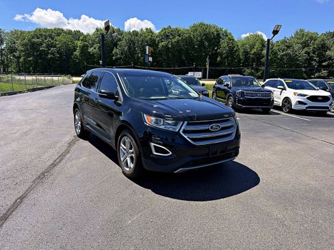 Used 2018 Ford Edge Titanium w/ Technology Package AWD/4WD image 3