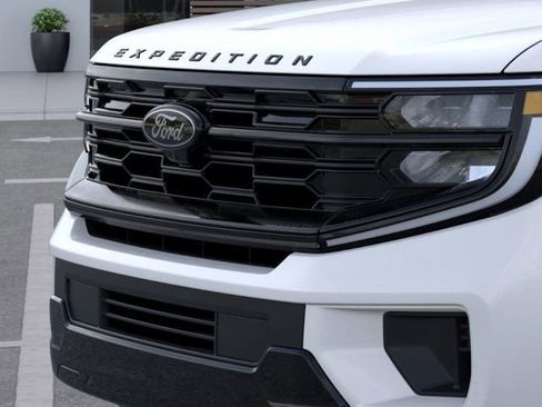 New 2025 Ford Expedition Platinum w/ Stealth Performance Package image 17