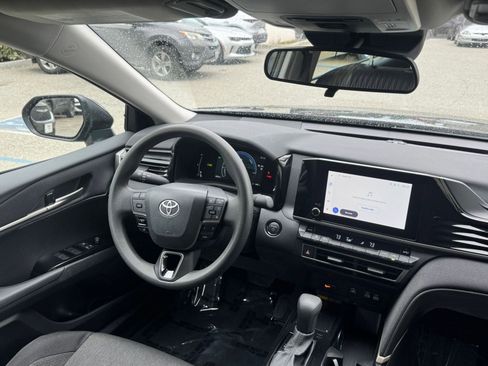 Used 2025 Toyota Camry LE image 33