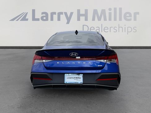 Used 2025 Hyundai Elantra SEL w/ Cargo Package FWD image 4