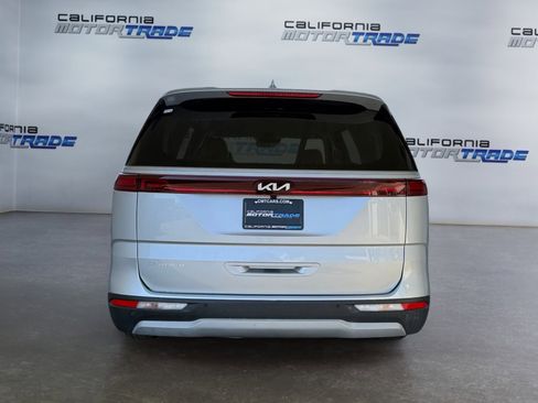 Used 2023 Kia Carnival LX image 6