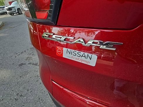 Used 2017 Ford Escape Titanium w/ Equipment Group 301A FWD image 10