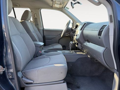 Used 2019 Nissan Frontier SV image 16