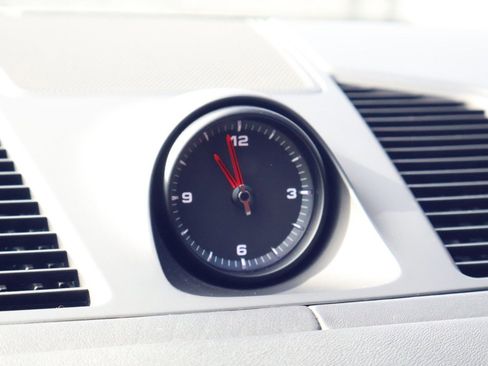 Certified 2023 Porsche Cayenne Platinum Edition image 28