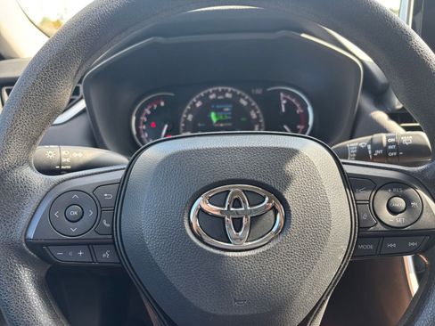 Used 2025 Toyota RAV4 XLE image 29