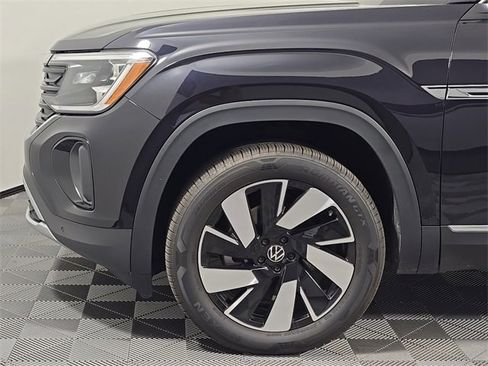 Used 2024 Volkswagen Atlas Cross Sport SEL image 11