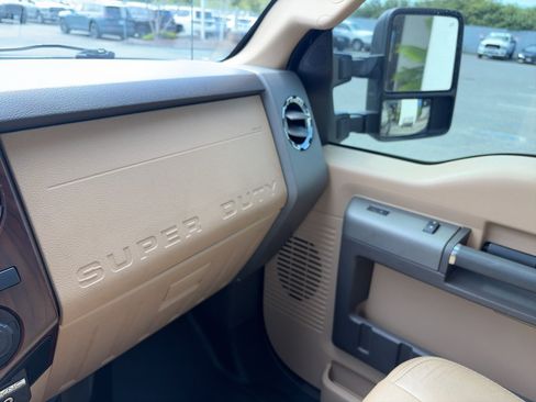 Used 2011 Ford F250 Lariat w/ Lariat Interior Pkg AWD/4WD image 14