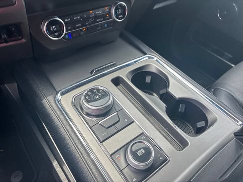 Used 2019 Ford Expedition XLT w/ Equipment Group 202A AWD/4WD image 8