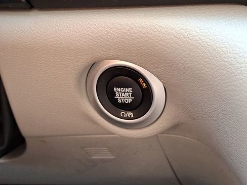 Used 2023 Chrysler Pacifica Touring-L FWD image 23