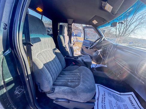 Used 2002 Chevrolet S10 Pickup LS w/ LS Preferred Equipment Group image 14