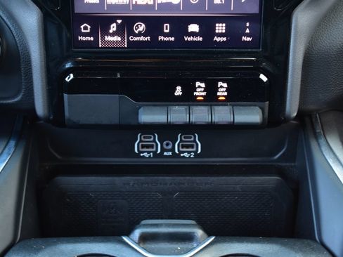 Used 2025 RAM 1500 Laramie AWD/4WD image 38