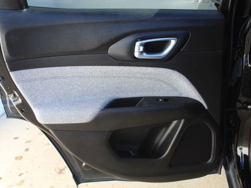 Used 2024 Jeep Compass Sport image 29