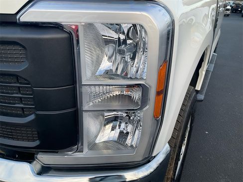 New 2026 Ford F250 XL w/ XL Chrome Package image 9