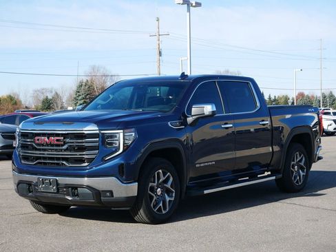Used 2022 GMC Sierra 1500 SLT w/ SLT Convenience Package image 3