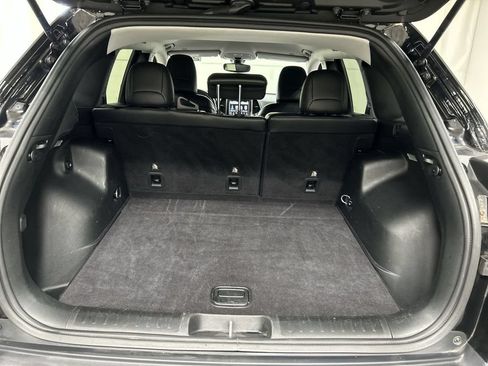 Used 2019 Jeep Cherokee Trailhawk w/ Cold Weather Group AWD/4WD image 22