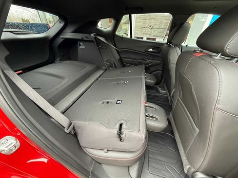 New 2026 Chevrolet Trax RS w/ Sunroof Package image 29