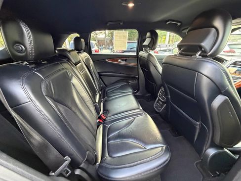 Used 2018 Lincoln MKX Select w/ Select Plus Package AWD/4WD image 12
