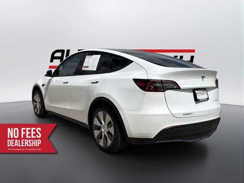 Used 2024 Tesla Model Y Long Range AWD/4WD image 3