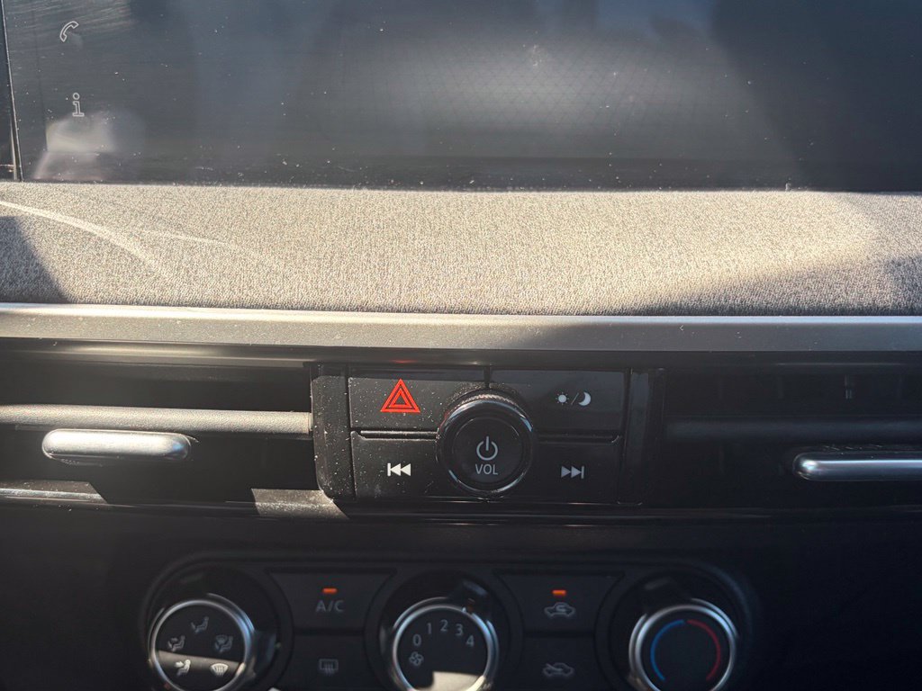 Used 2025 Nissan Kicks SV FWD image 27