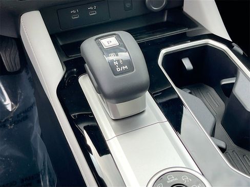 New 2025 Mitsubishi Outlander SE image 17