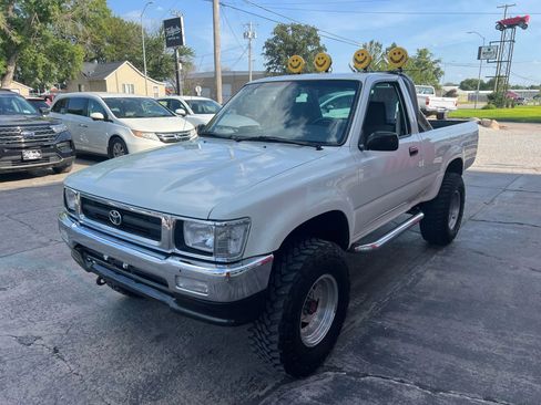 Used 1992 Toyota Pickup Deluxe image 4
