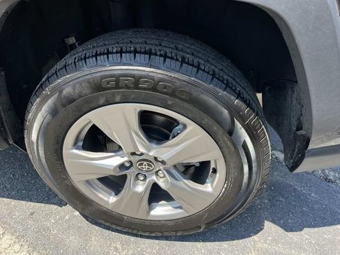 Used 2025 Toyota RAV4 XLE FWD image 14