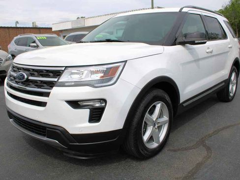 Used 2018 Ford Explorer XLT w/ Equipment Group 202A image 1