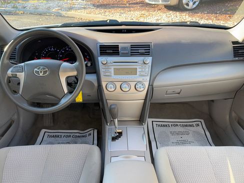 Used 2010 Toyota Camry LE image 9