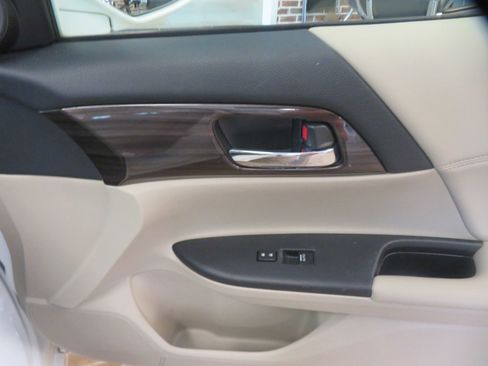 Used 2016 Honda Accord EX-L image 31
