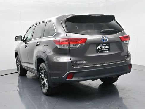Used 2018 Toyota Highlander LE image 6
