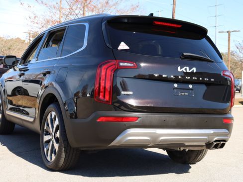 Used 2022 Kia Telluride S image 3