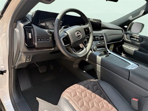 New 2025 Nissan Armada Platinum w/ Convenience Package image 10