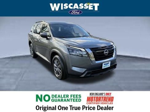 Used 2024 Nissan Pathfinder SV image 1