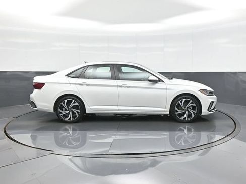 Used 2025 Volkswagen Jetta SEL FWD image 8