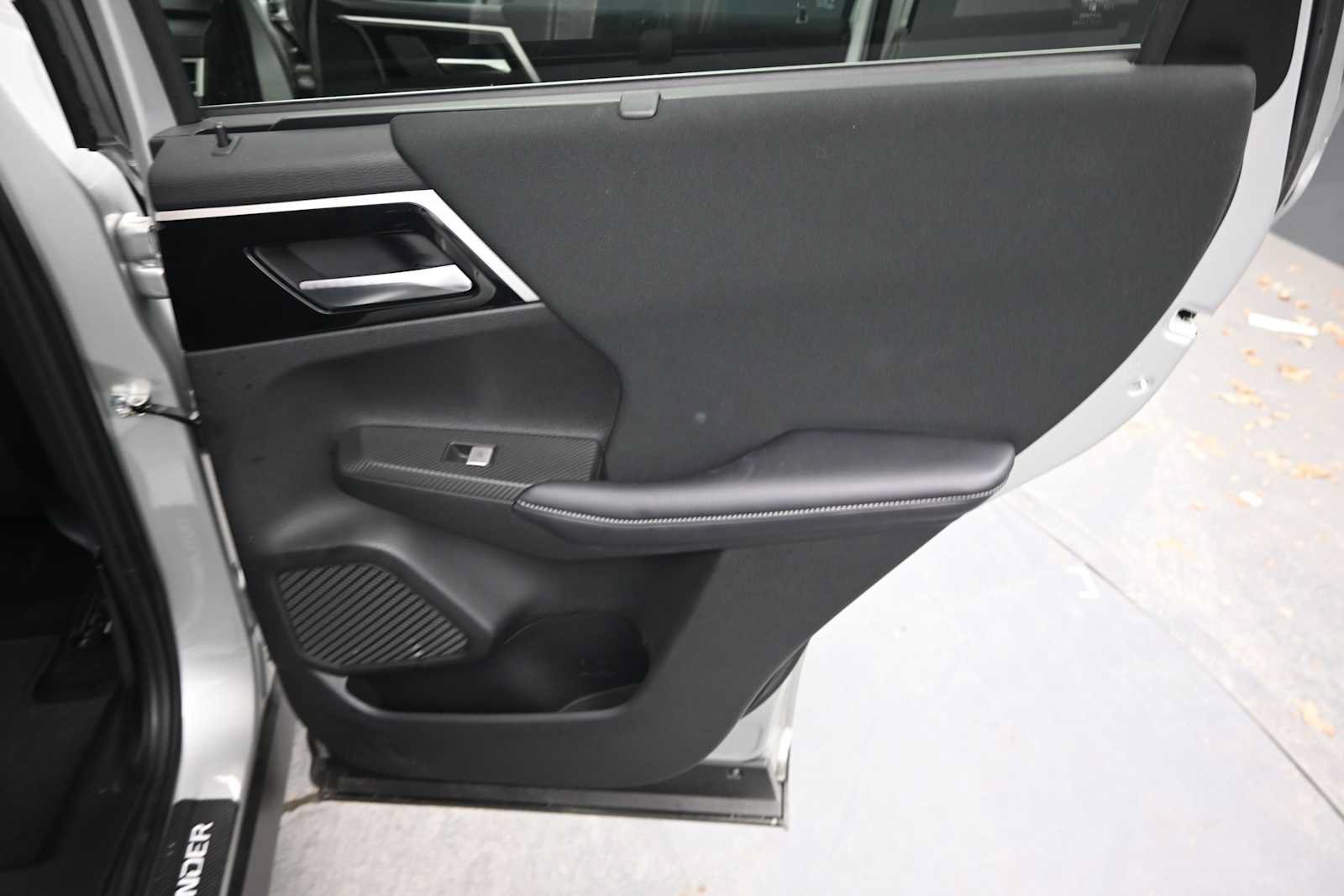 Used 2024 Mitsubishi Outlander ES AWD/4WD image 24