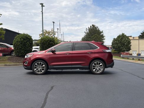 Used 2018 Ford Edge Titanium w/ Technology Package FWD image 12