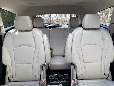 Used 2023 Buick Enclave Essence w/ Experience Buick Package image 15