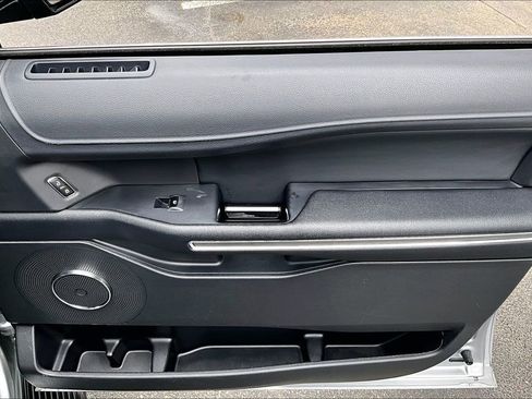 Used 2024 Ford Expedition Max XLT image 26