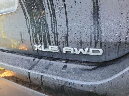 Used 2024 Toyota Highlander XLE image 26