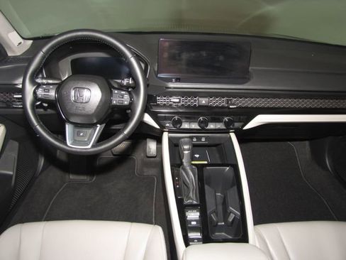 Used 2025 Honda Accord Touring image 12