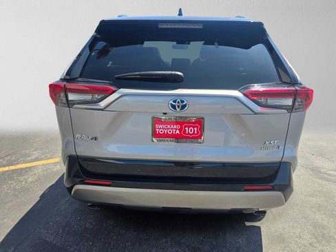 Used 2023 Toyota RAV4 XSE AWD/4WD image 4