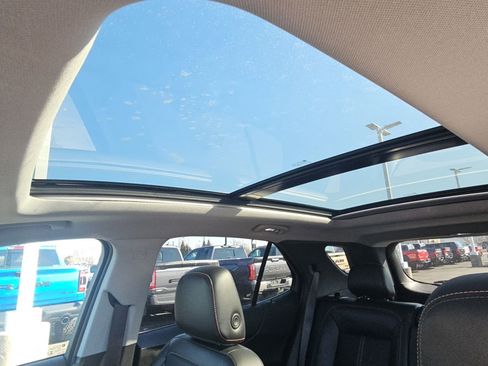 Used 2023 Chevrolet Equinox Premier image 22